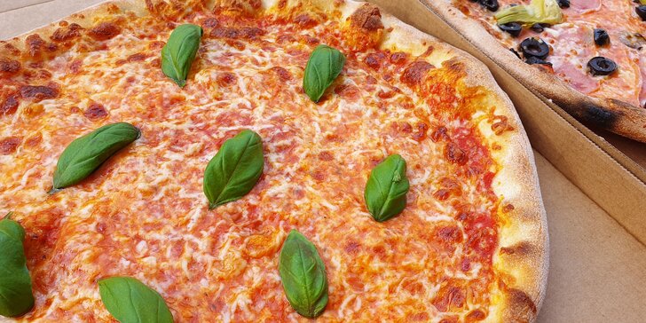 Jedna nebo dvě křupavé pizzy o průměru 32 cm: výběr ze 30 druhů