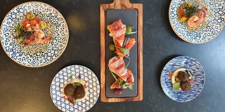 Degustační menu pro dva: tapas, krevety, rib eye steak i čokoládový lava cake