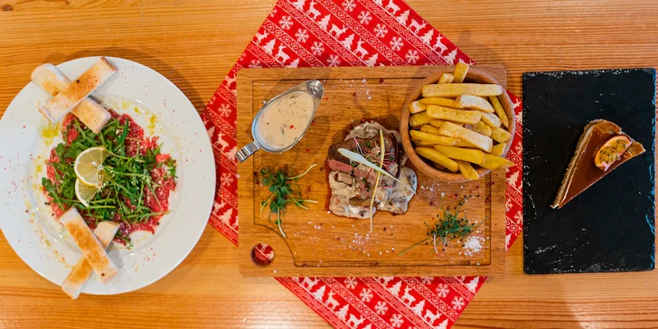 Tříchodové menu pro dva: carpaccio ze svíčkové, rumpsteak s hranolky a dýňový cheesecake