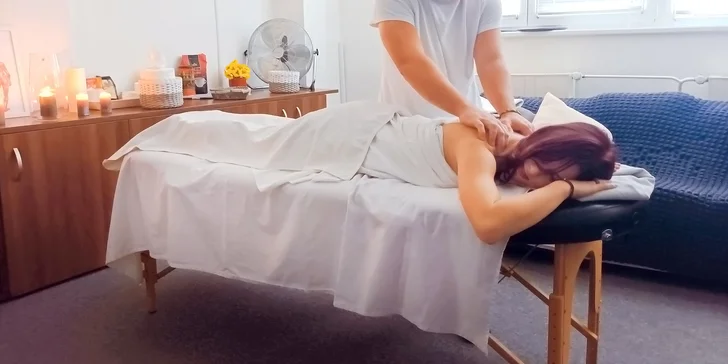 Až 90 min. masáže podle výběru: nohou, šíje, hlavy nebo klasická či relaxační