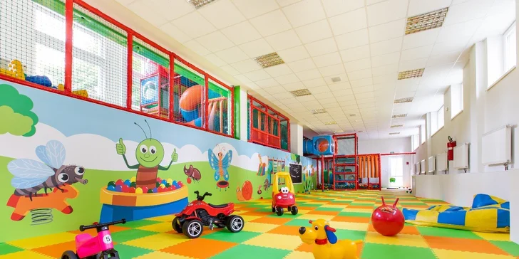 1 nebo 5 vstupů do dětské herny: prolézačky, míčový bazén i maxi lego