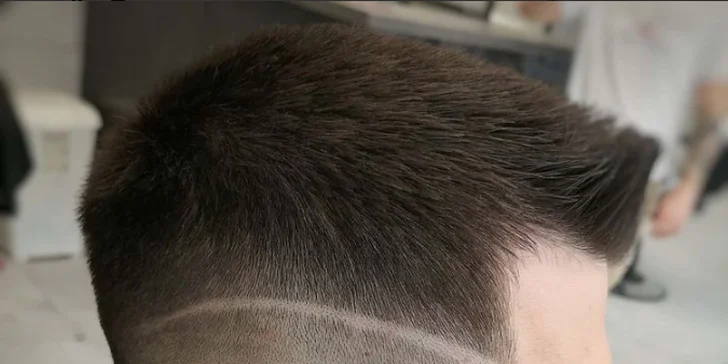 Péče v barbershopu: stříhání vlasů, úprava vousů i full servis od Dennyho