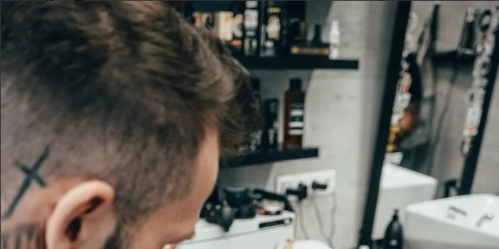 Péče v barbershopu: stříhání vlasů, úprava vousů i full servis od Dennyho