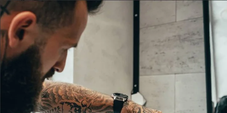 Péče v barbershopu: stříhání vlasů, úprava vousů i full servis od Dennyho