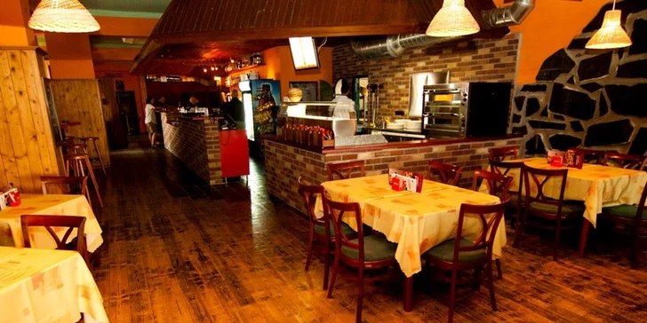 Hodina bowlingu a pizza dle vlastního výběru