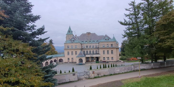 Pobyt se snídaní ve stylu první republiky: Kramářův zámek v Podkrkonoší nedaleko ski areálu