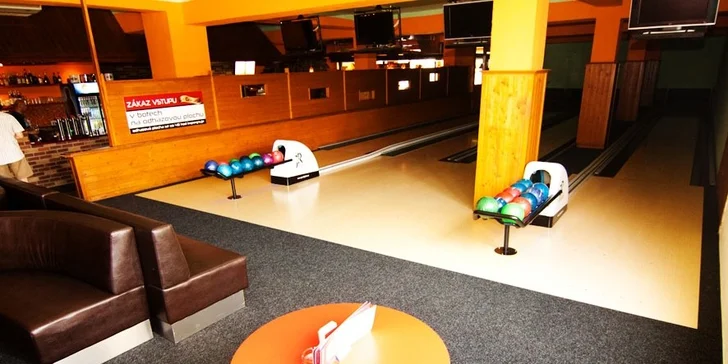 Hodina bowlingu a pizza dle vlastního výběru