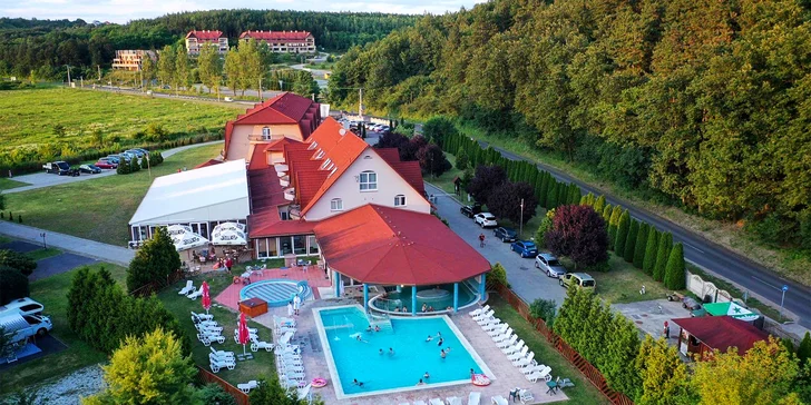Pobyt nedaleko Egeru: wellness centrum s léčivou vodou, termální koupaliště, polopenze a zábava