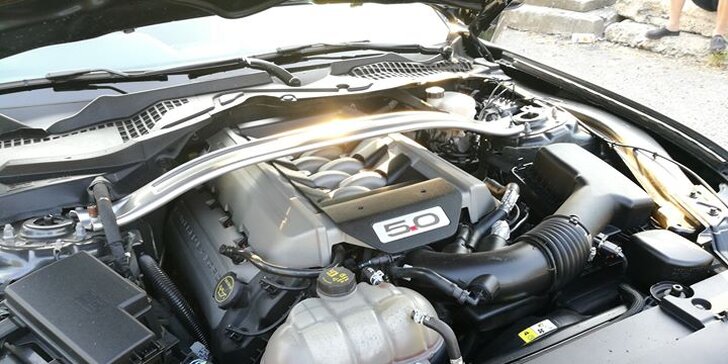Jízda v nadupaném Fordu Mustang GT 5.0: 30-60 min. jako spolujezdec i řidič