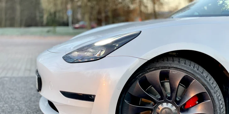 Jízda s Teslou 3 Performance: spolujízda na 30 min. i zapůjčení na 24 hod.