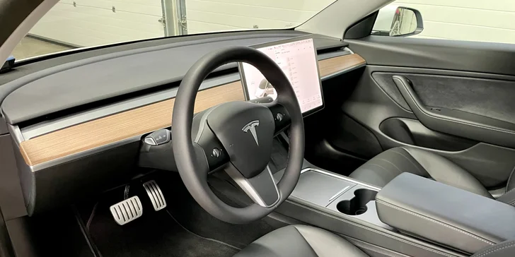 Jízda s Teslou 3 Performance: spolujízda na 30 min. i zapůjčení na 24 hod.