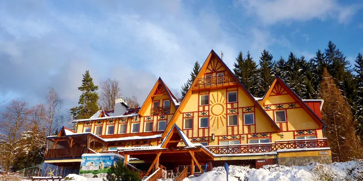 Horský relax pod Lysou horou: snídaně, bazén s vířivkou a bowling nebo privátní wellness