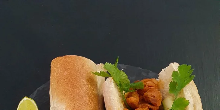 Veganské menu s nápoji i dezertem pro 1 či 2 osoby: curry, burger, mrkvový dort a další dobroty