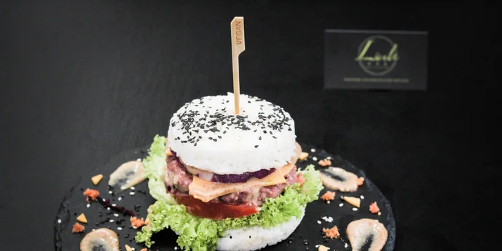 Veganské menu s nápoji i dezertem pro 1 či 2 osoby: curry, burger, mrkvový dort a další dobroty