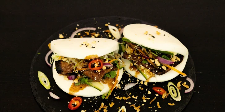 Veganské menu s nápoji i dezertem pro 1 či 2 osoby: curry, burger, mrkvový dort a další dobroty