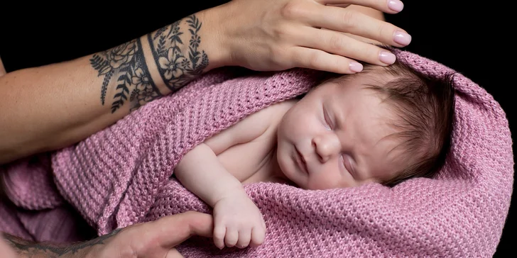 Rodinné a těhotenské focení v ateliéru: 6–10 retušovaných fotografií