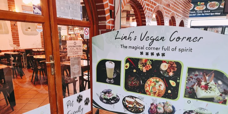 Veganský dezert a nápoj dle výběru pro 1 nebo 2 osoby: red velvet, brownies i medovník