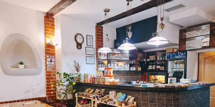 Veganské menu s nápoji i dezertem pro 1 či 2 osoby: curry, burger, mrkvový dort a další dobroty