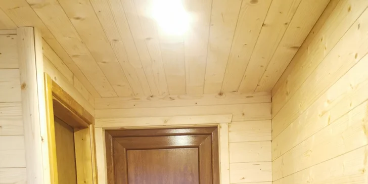 Glamping na vysoké úrovni: ubytování i snídaně v moderním domku na Vysočině
