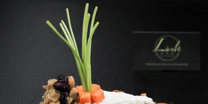 Veganské menu s nápoji i dezertem pro 1 či 2 osoby: curry, burger, mrkvový dort a další dobroty