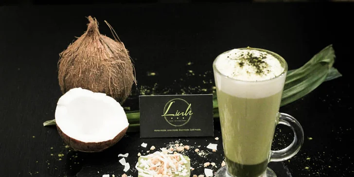 Veganské menu s nápoji i dezertem pro 1 či 2 osoby: curry, burger, mrkvový dort a další dobroty