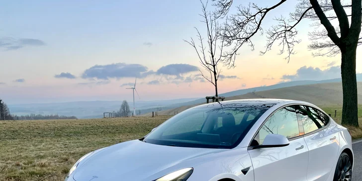 Jízda s Teslou 3 Performance: spolujízda na 30 min. i zapůjčení na 24 hod.