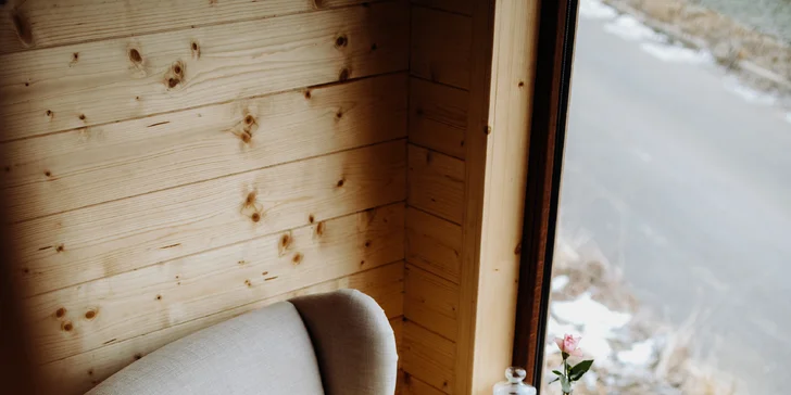 Glamping na vysoké úrovni: ubytování i snídaně v moderním domku na Vysočině