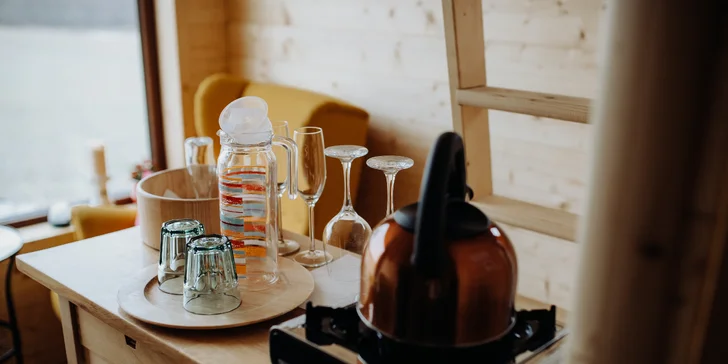 Glamping na vysoké úrovni: ubytování i snídaně v moderním domku na Vysočině