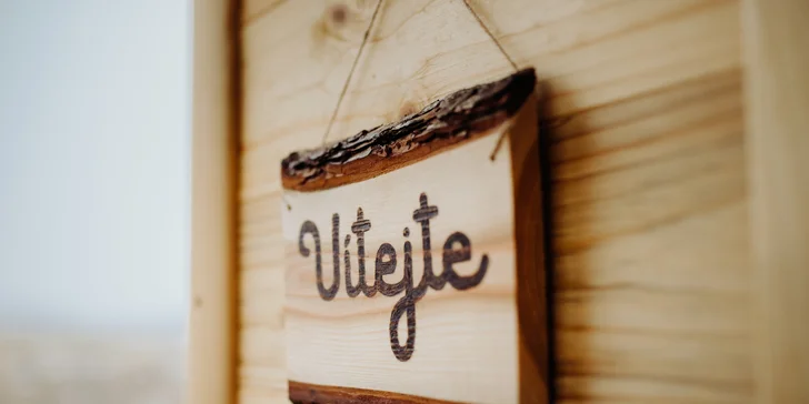 Glamping na vysoké úrovni: ubytování i snídaně v moderním domku na Vysočině