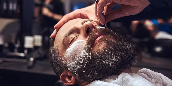 Péče v barbershopu: stříhání vlasů, úprava vousů i full servis od Dennyho