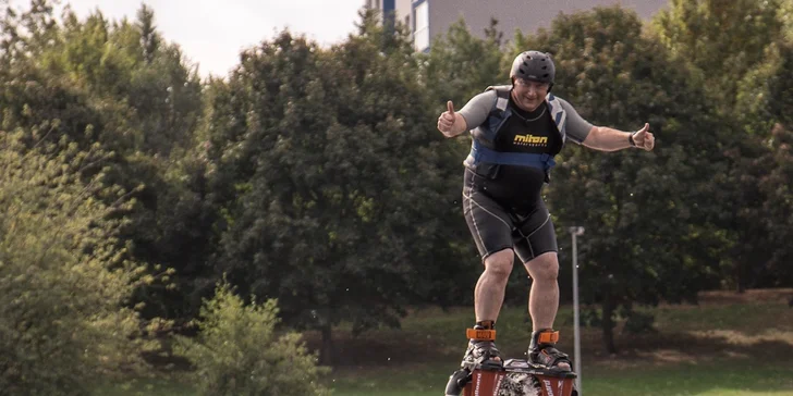 Lekce létání na flyboardu pro 1 osobu: základy i VIP lekce s Petrem Civínem s triky