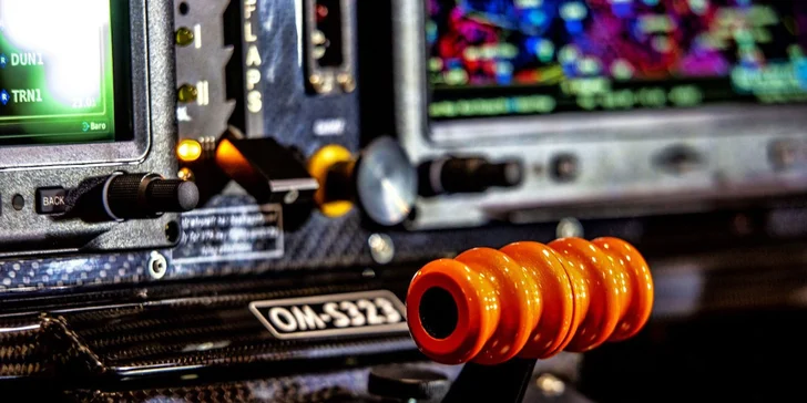 Vzneste se k nebesům: soukromý zážitkový let či pilotování letounu Attack Viper SD4