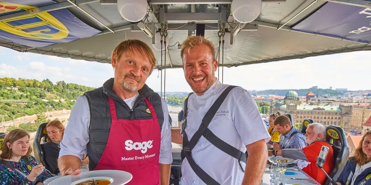 Degustační menu od špičkového šéfkuchaře podávané v oblacích: plošina zavěšená ve výšce 50 metrů