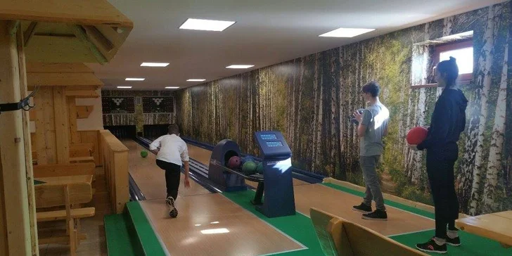 Pobyt přímo na vrcholu Lysé hory: horská chata s polopenzí a bowlingem