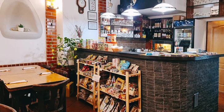 Veganský dezert a nápoj dle výběru pro 1 nebo 2 osoby: red velvet, brownies i medovník