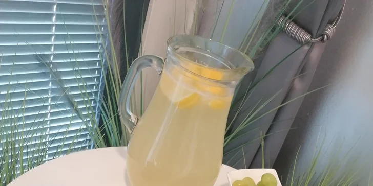 Těhotenská masáž zad i obličeje, pleťová maska i peeling nohou