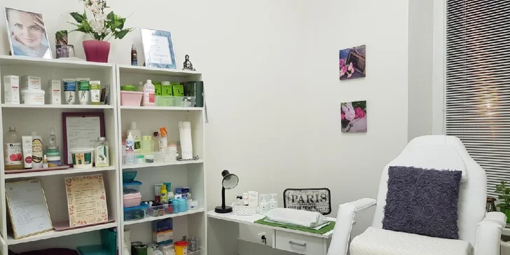 Péče o nohy: klasická pedikúra s lakováním i medovým zábalem