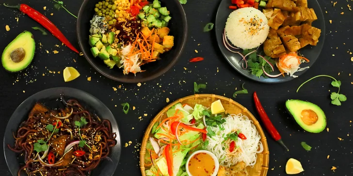 Veganské menu s nápoji i dezertem pro 1 či 2 osoby: curry, burger, mrkvový dort a další dobroty