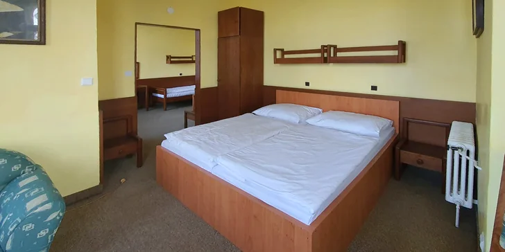 Pobyt se snídaní ve stylu první republiky: Kramářův zámek v Podkrkonoší nedaleko ski areálu