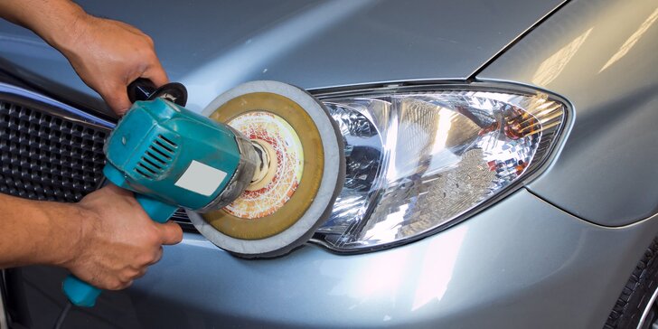 Bezpečná jízda: renovace světlometů auta i zakonzervování ochrannou fólií