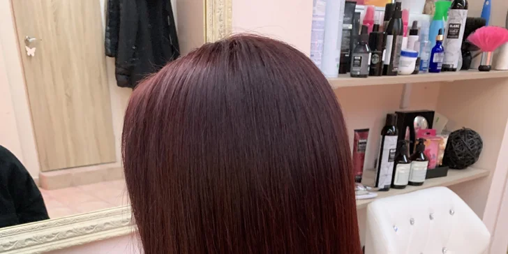 Mytí, dámský střih, foukaná a závěrečný styling pro polodlouhé a dlouhé vlasy
