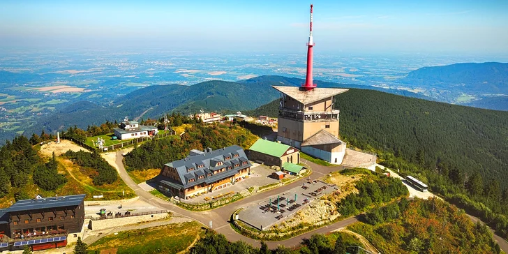 Pobyt přímo na vrcholu Lysé hory: horská chata se snídaní nebo polopenzí i sleva na zapůjčení elektrokol