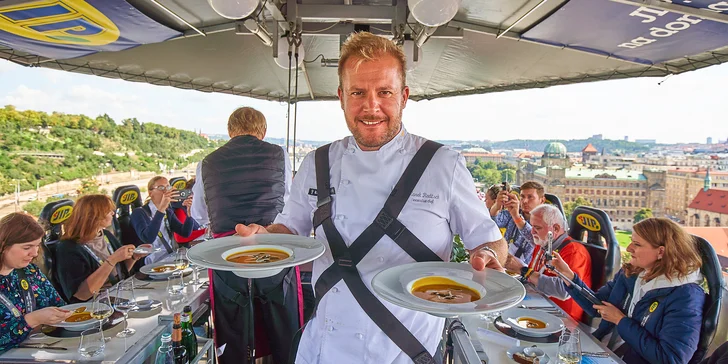 Degustační menu od špičkového šéfkuchaře podávané v oblacích: plošina zavěšená ve výšce 50 metrů