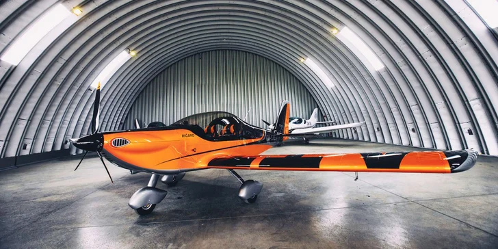Vzneste se k nebesům: soukromý zážitkový let či pilotování letounu Attack Viper SD4