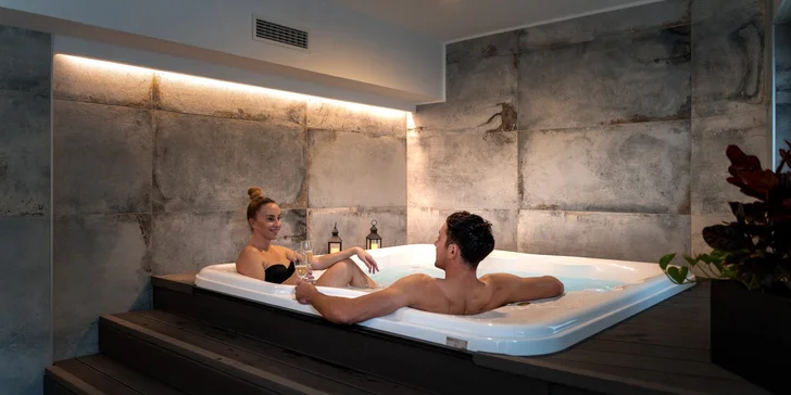 Dovolená v Chorvatsku: 4* hotel v Novigradu se snídaní a wellness, 80 metrů od pláže