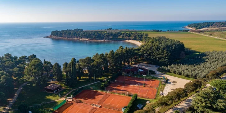 Dovolená v Chorvatsku: 4* hotel v Novigradu se snídaní a wellness, 80 metrů od pláže