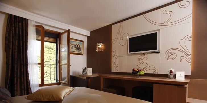 Dovolená v Chorvatsku: 4* hotel v Novigradu se snídaní a wellness, 80 metrů od pláže