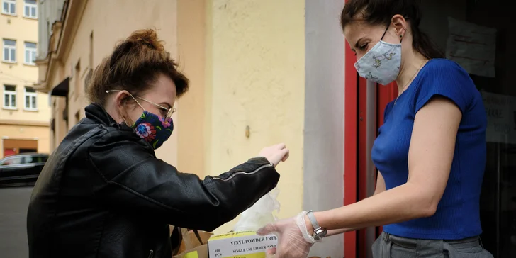 Potěš obědem: projekt, který pomáhá sociálním podnikům a seniorům v tíživé situaci