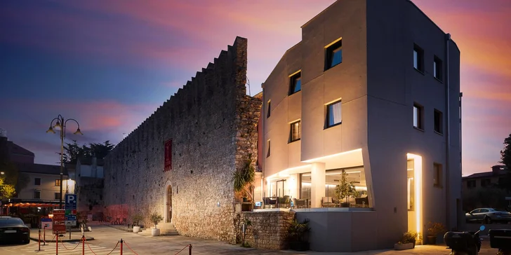 Dovolená v Chorvatsku: 4* hotel v Novigradu se snídaní a wellness, 80 metrů od pláže