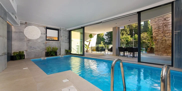 Dovolená v Chorvatsku: 4* hotel v Novigradu se snídaní a wellness, 80 metrů od pláže